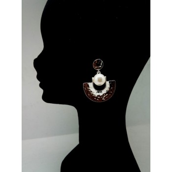 Silver vintage earring with pearl